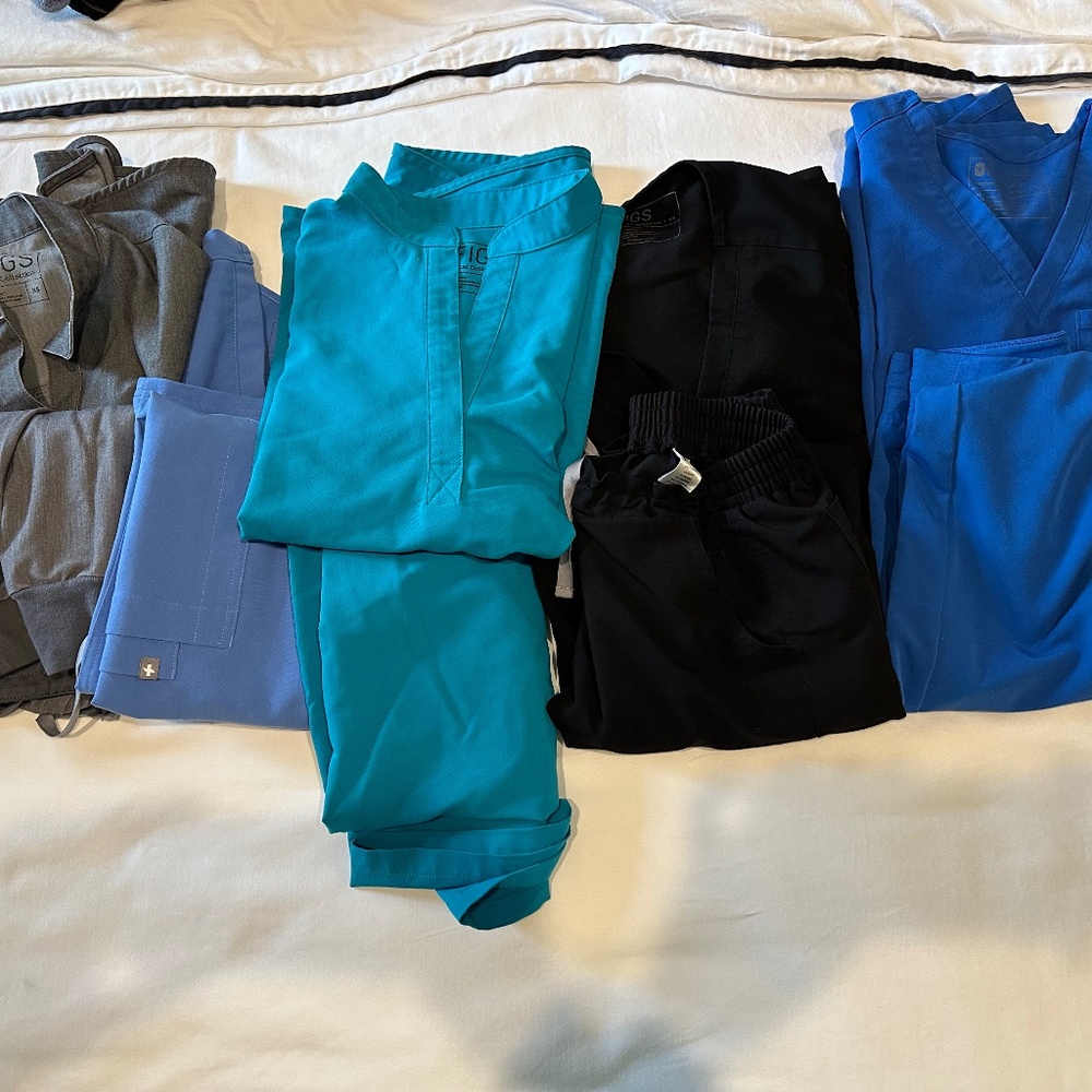 XS-P Figs Scrubs